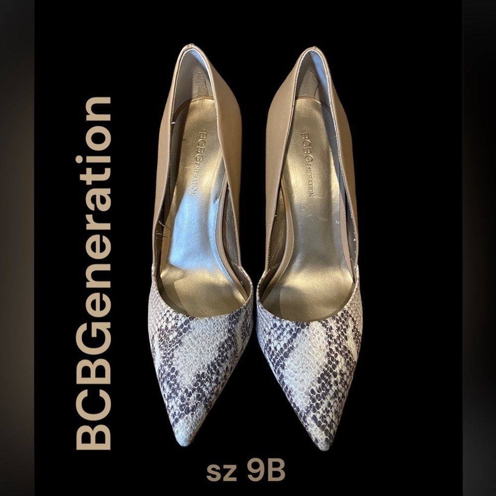 BCBG Snakeskin Embossed Pointy Toe High Heel 9B